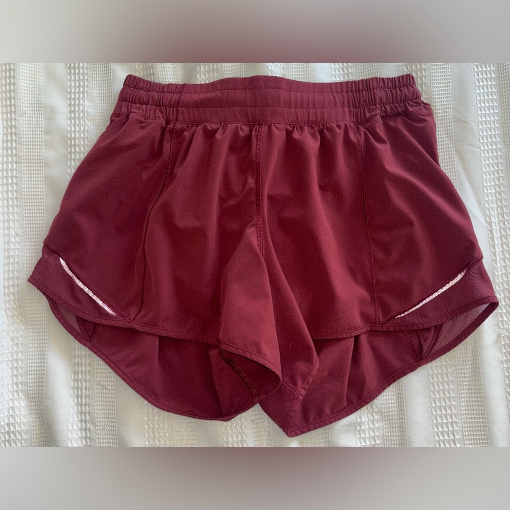 Lululemon Hotty Hot Shorts Size 8 “4